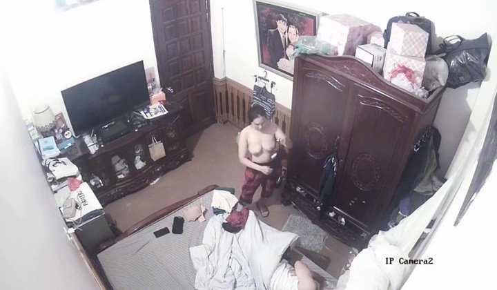 Hack camera phòng ngủ chị hàng xóm vú to thay đồ